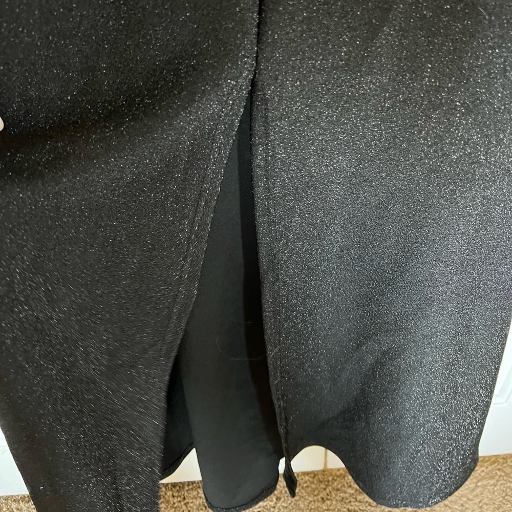 Long black gown - Picture 3 of 3